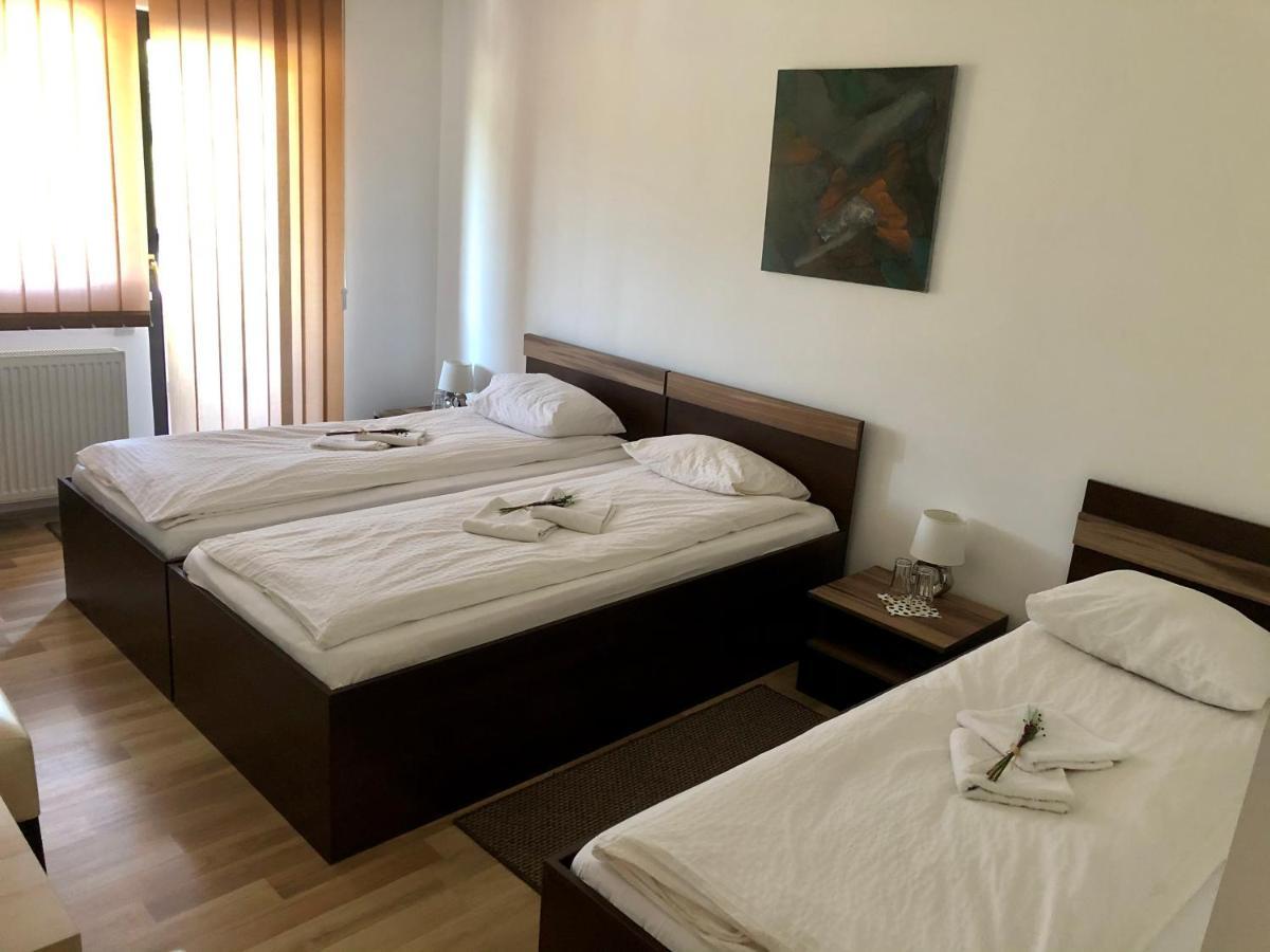 Aranykakas Etterem Es Panzio Bed & Breakfast Sîndominic Dış mekan fotoğraf