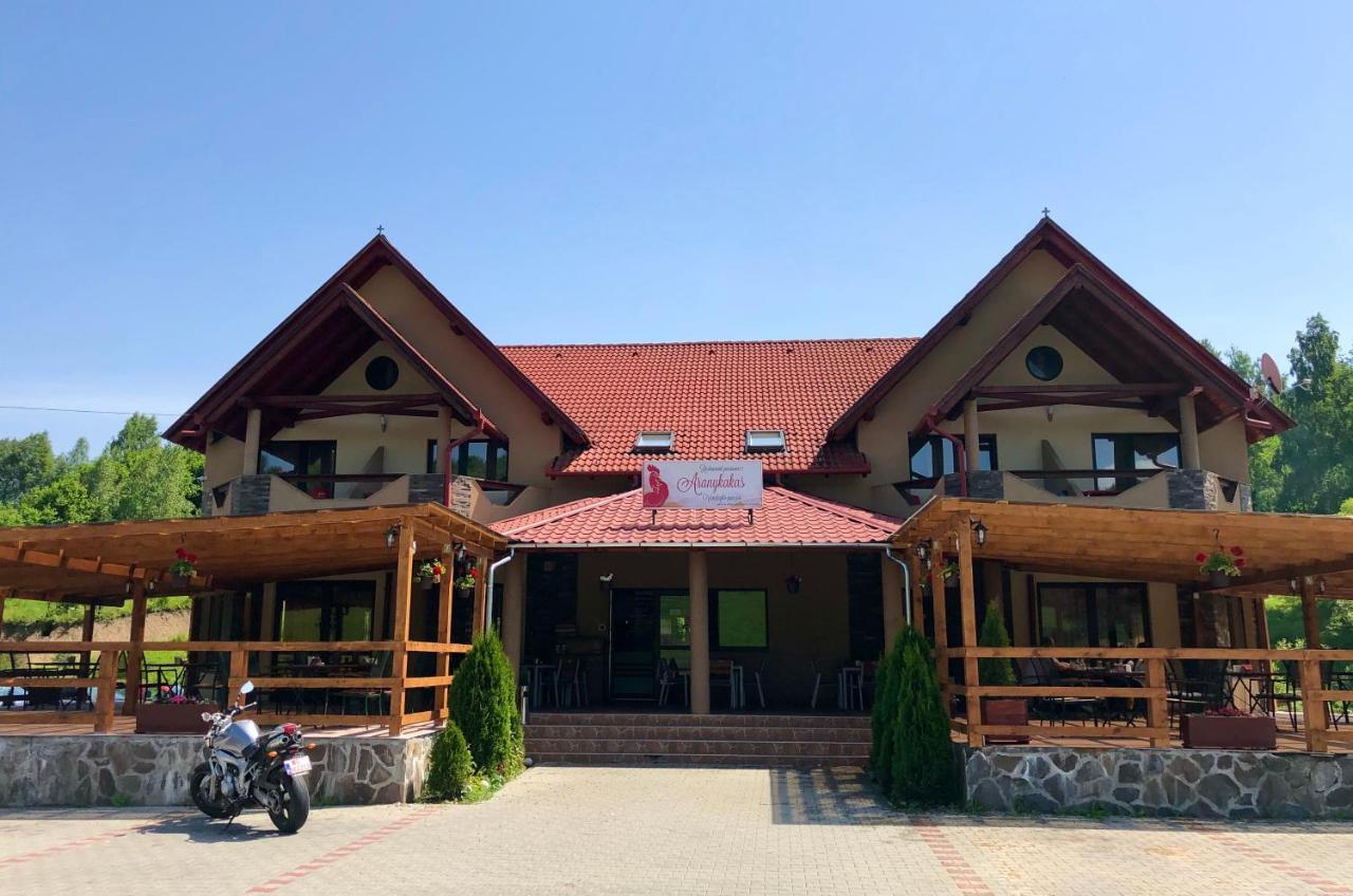 Aranykakas Etterem Es Panzio Bed & Breakfast Sîndominic Dış mekan fotoğraf