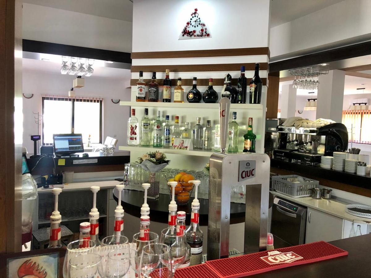Aranykakas Etterem Es Panzio Bed & Breakfast Sîndominic Dış mekan fotoğraf