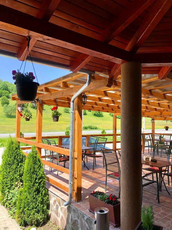 Aranykakas Etterem Es Panzio Bed & Breakfast Sîndominic Dış mekan fotoğraf