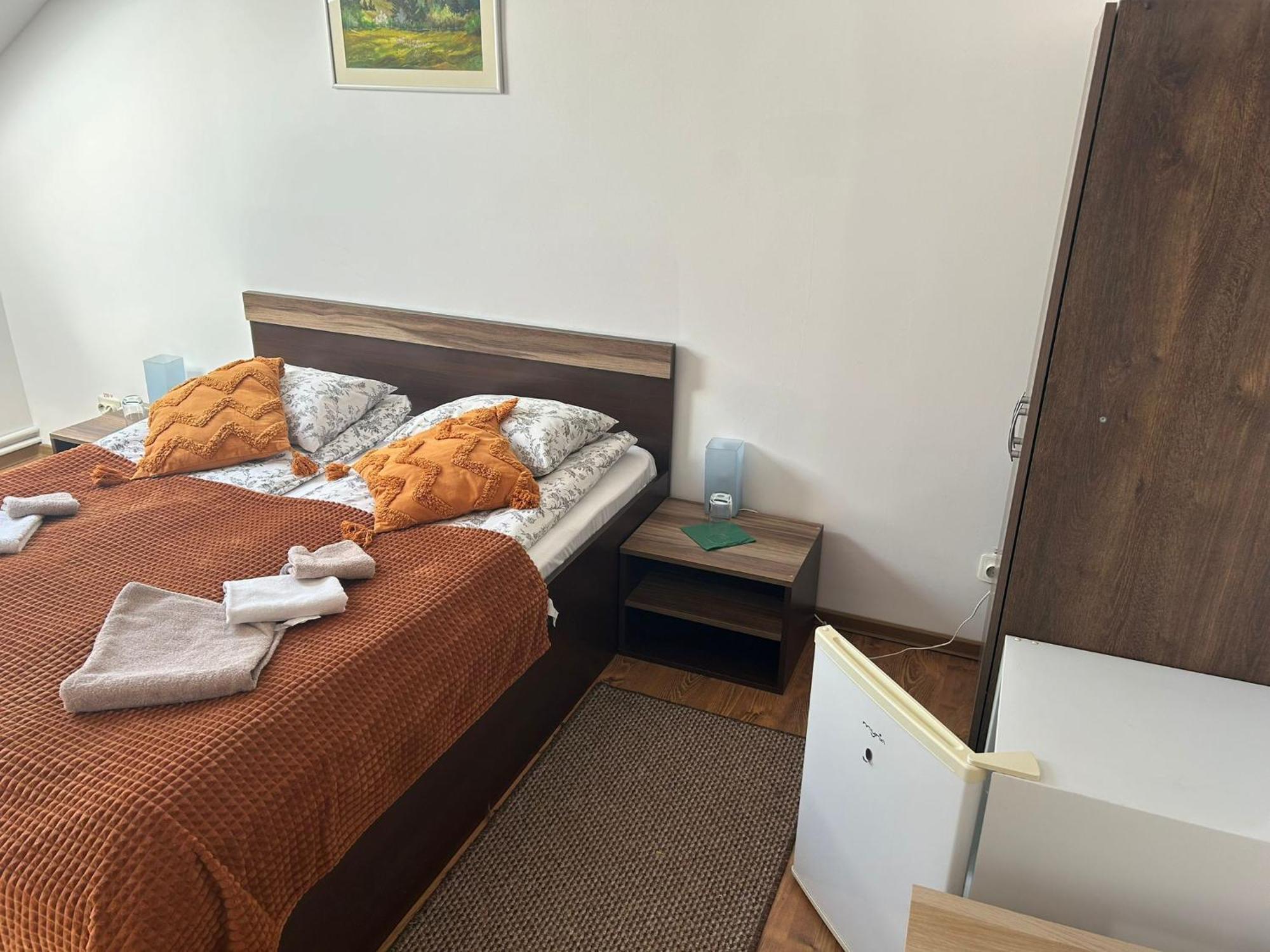 Aranykakas Etterem Es Panzio Bed & Breakfast Sîndominic Dış mekan fotoğraf